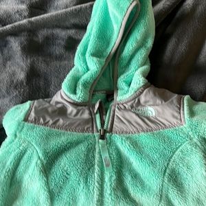 The North Face size 6 girls light jacket green and gray